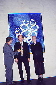 The artist, Dr Mats G. Hansson and Ms Josepine Fernow in front of DNA Family with cells - L'artiste, le Dr Mats G. Hansson et Mlle Josepine Fernow devant la toile Famille ADN avec cellules